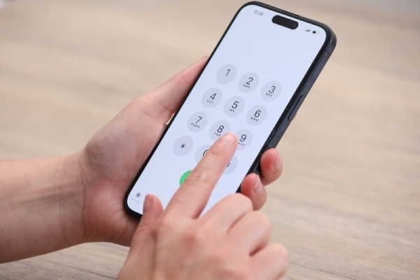 Poate cineva să-mi spargă telefonul de la numărul meu? Fapte pe care ar trebui să le știți